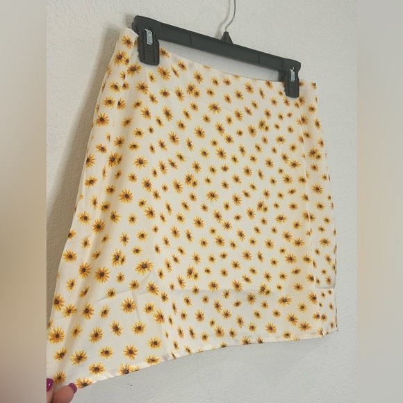 WeWoreWhat Ditsy Floral Skirt - Picture 6 of 8